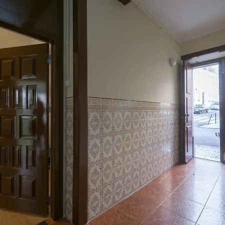27 A Graca Cozy With Balcony And Free Parking Апартаменты Лиссабон