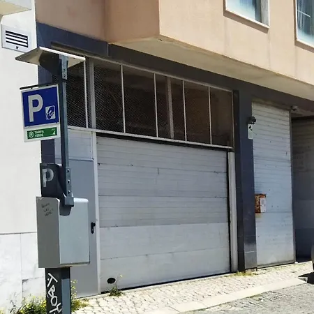 27 A Graca Cozy With Balcony And Free Parking * Лиссабон