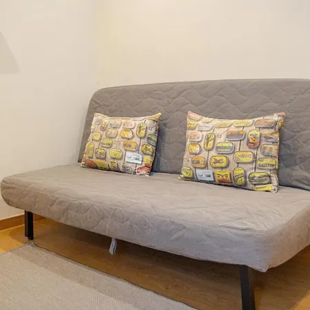 Апартаменты 27 A Graca Cozy With Balcony And Free Parking *