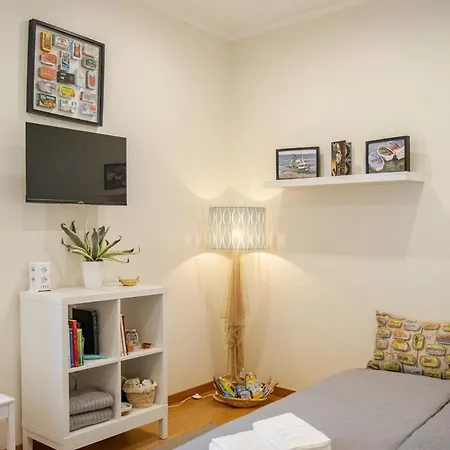 Апартаменты 27 A Graca Cozy With Balcony And Free Parking Лиссабон
