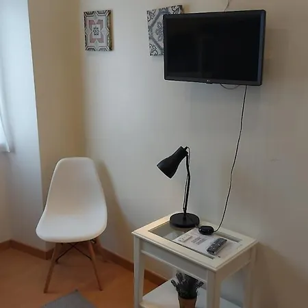 27 A Graca Cozy With Balcony And Free Parking Лиссабон