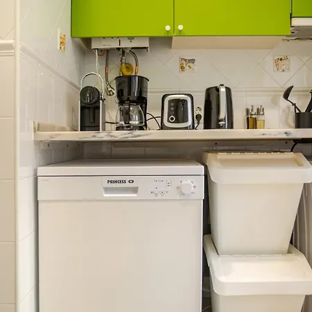 27 A Graca, Free Private Parking And Balcony Apartment