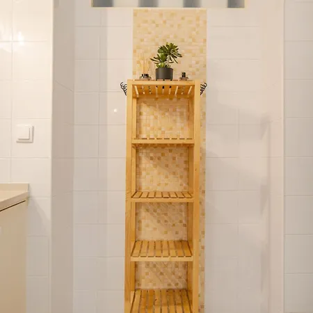 Апартаменты 27 A Graca Cozy With Balcony And Free Parking